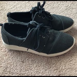 TOMS black tennis shoes